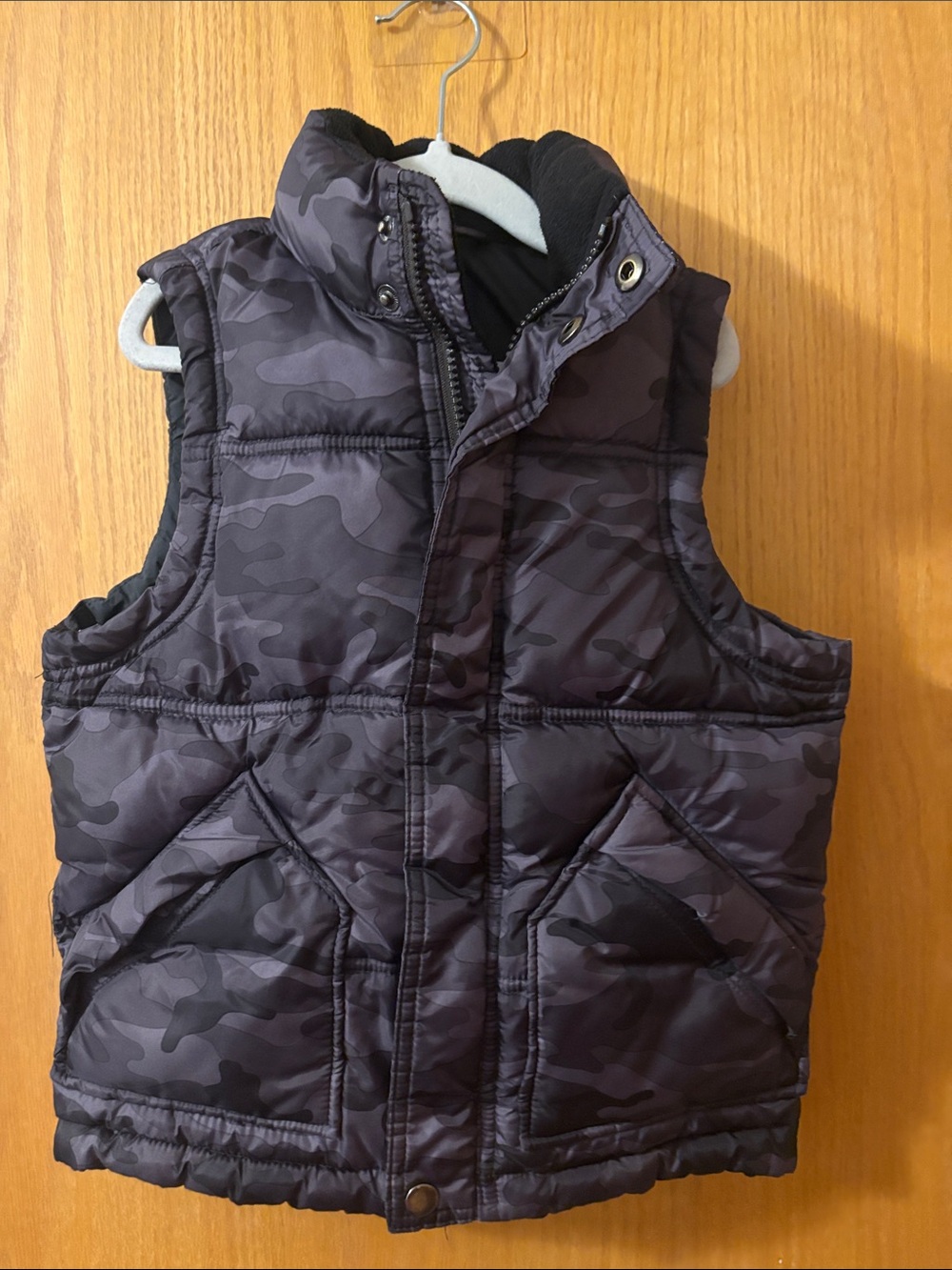Gap Kids Camo Puffer Vest - Black size 4-5